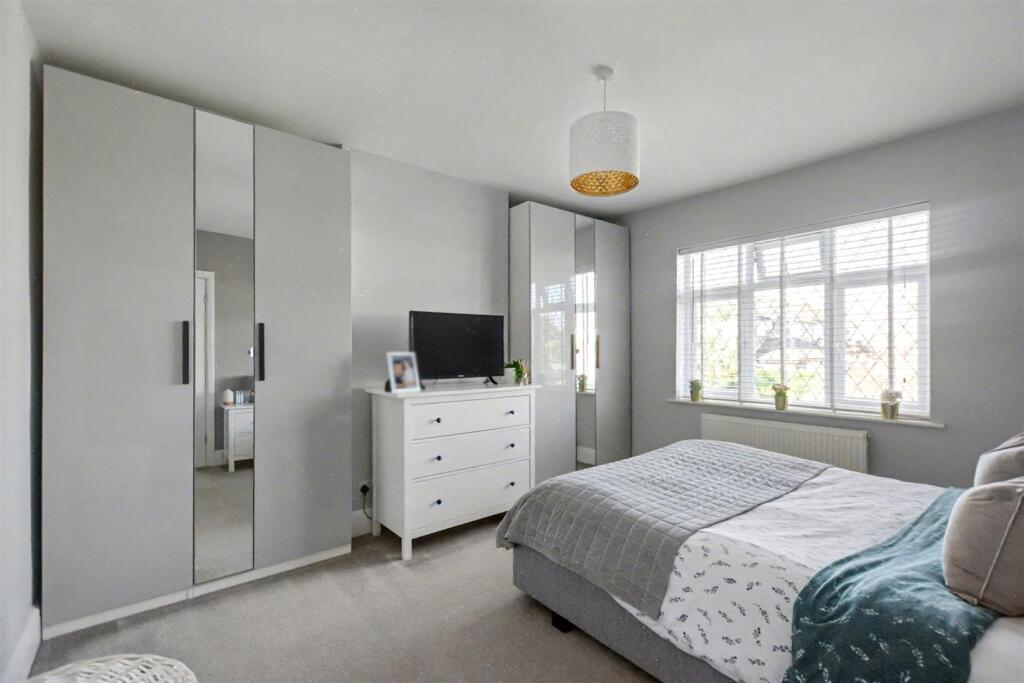 Bedroom 1_1.jpeg