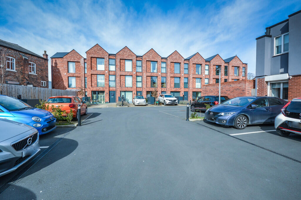 Front External / ...