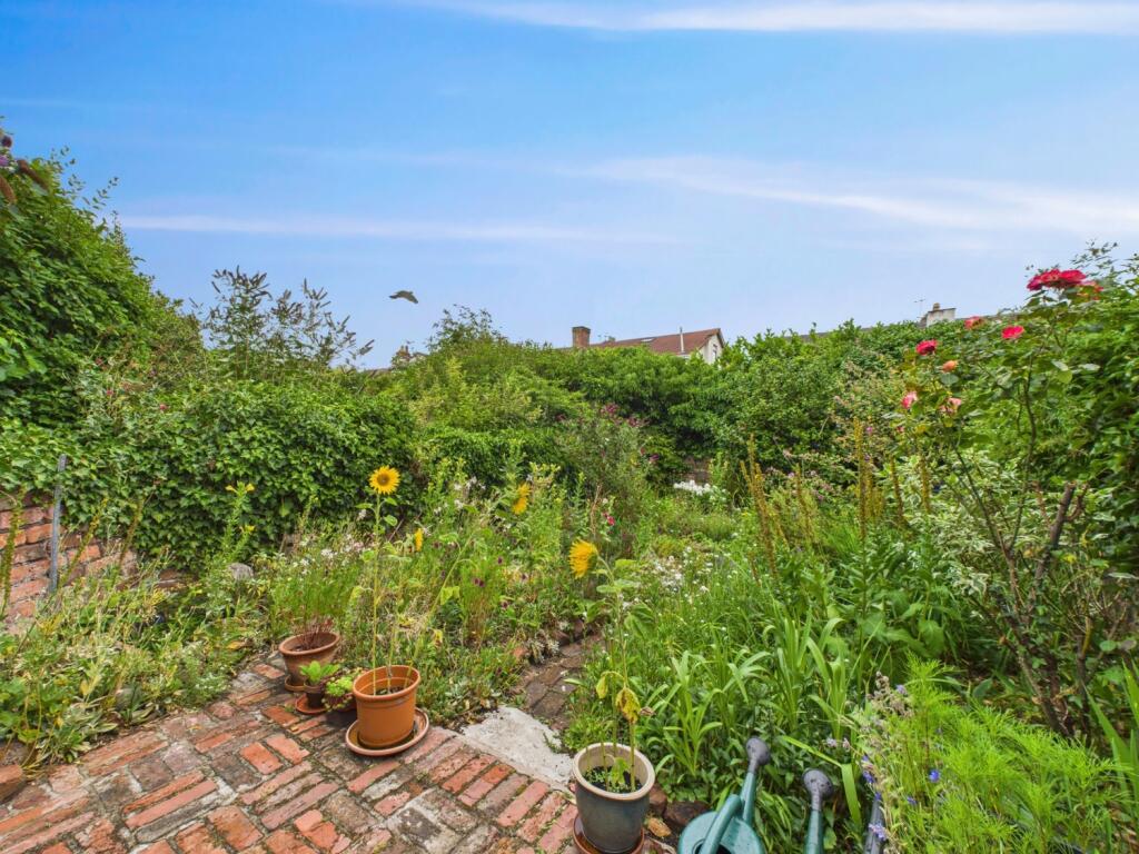 CAM02386G0-PR0137-STILL001