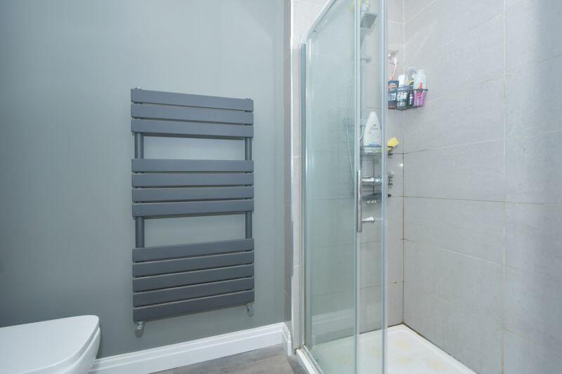EN SUITE SHOWER ROOM