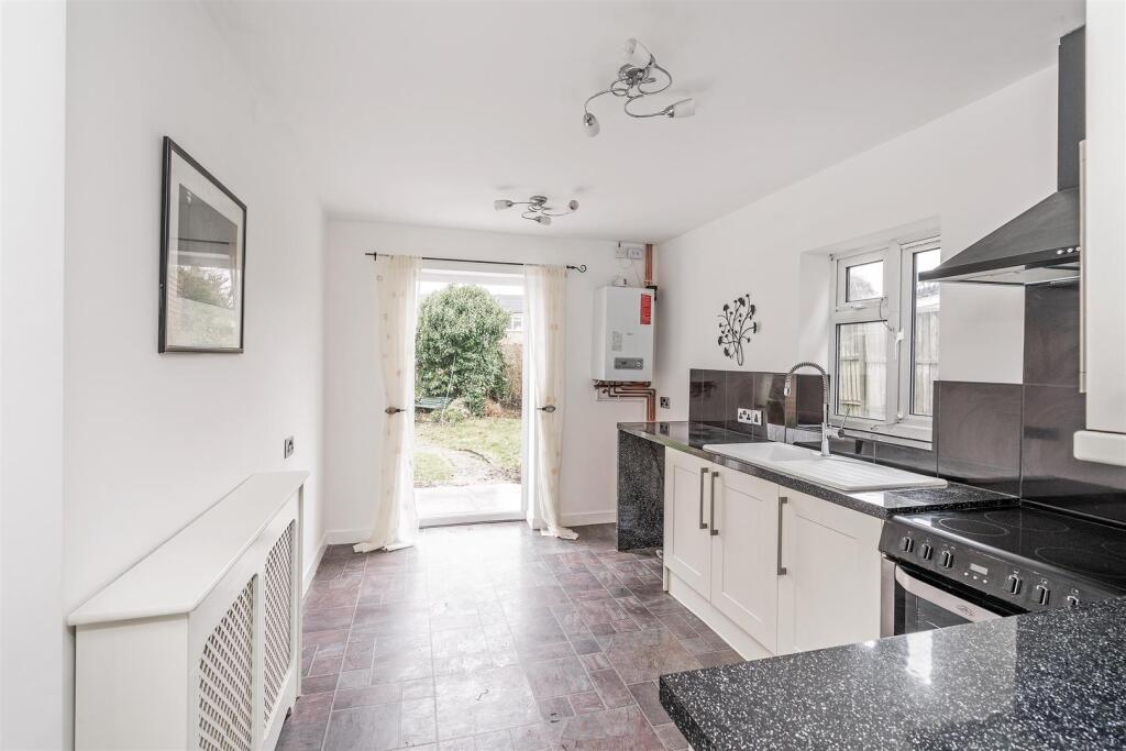 10 Burford Close-9_lo.jpg