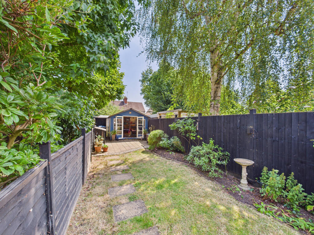 CAM01354G0-PR0572-STILL019