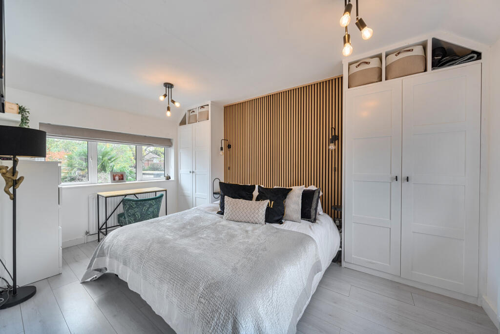 1377318-29-690dc1...