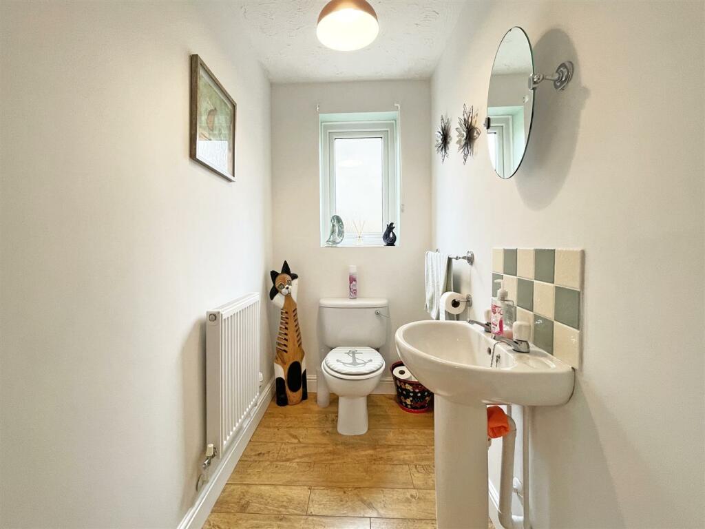 Warspite Gardens 10 - Cloakroom.jpg