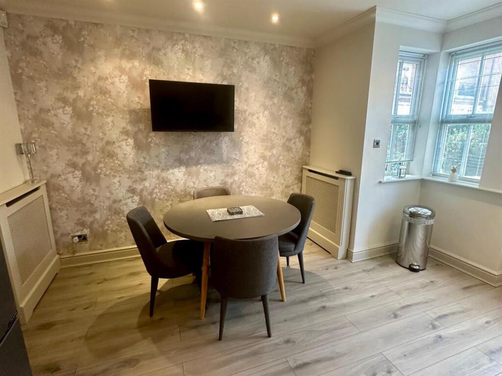 Dining area 2.jpg