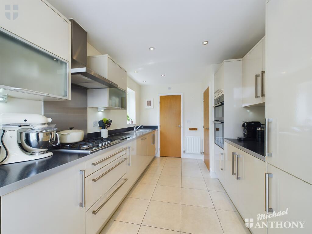 CAM03218G0-PR0241-STILL006