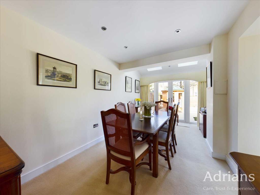 EXTENDED DINING ROOM