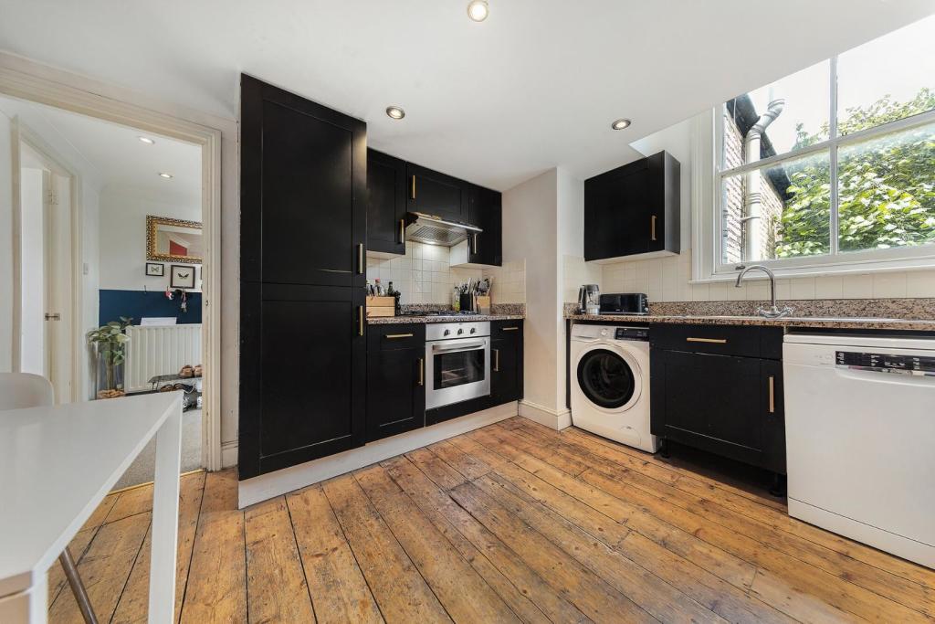 Kitchen (2).jpg