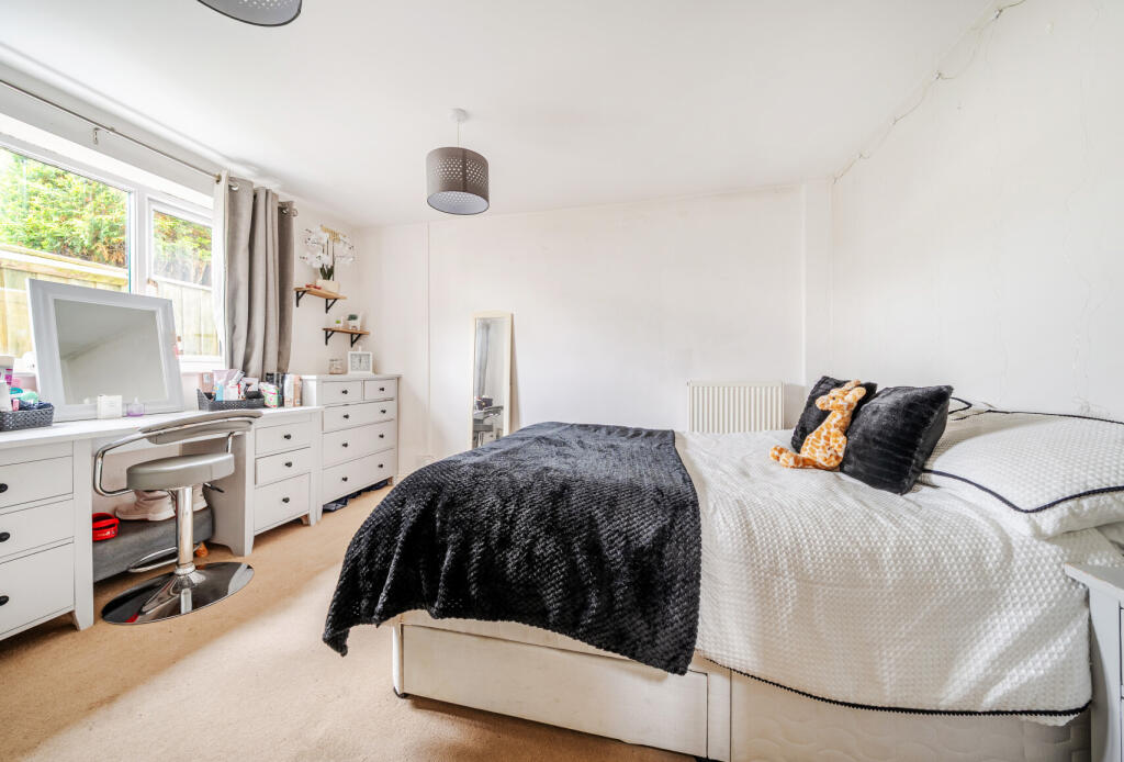 1384779-3-692463a...