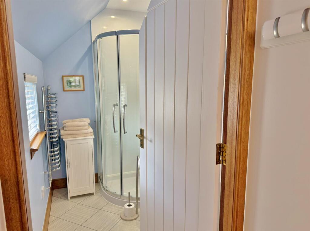 Little Wellingtonia ensuite