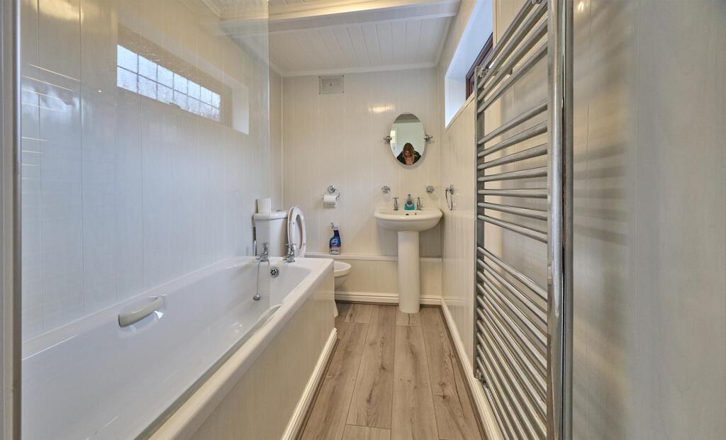 REFITTED BATHROOM TO REAR