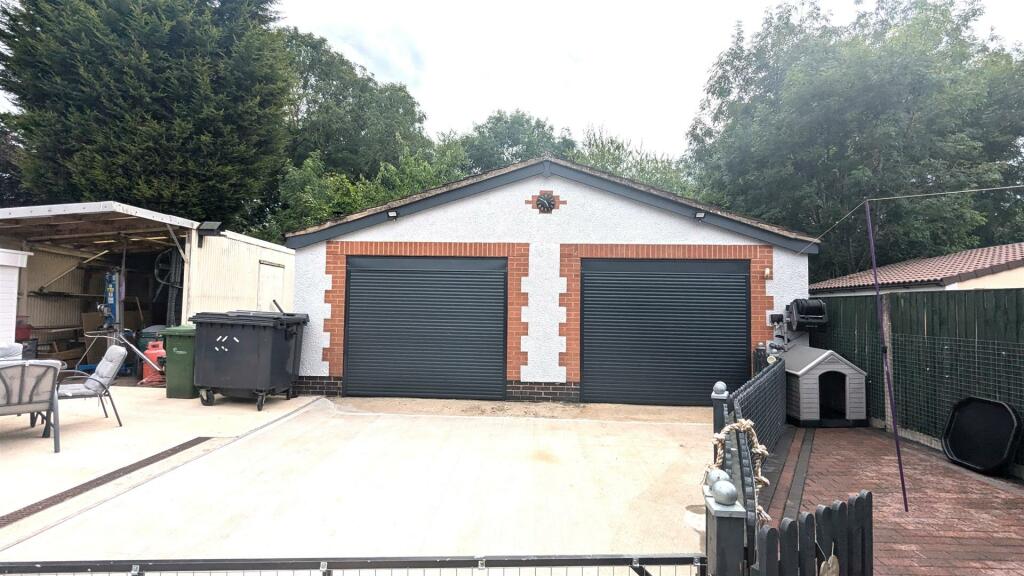 Double Garage/Workshop