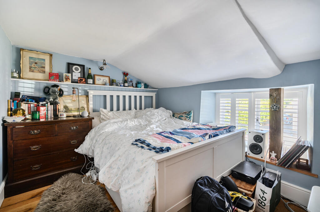 1343110-5-68a9215...