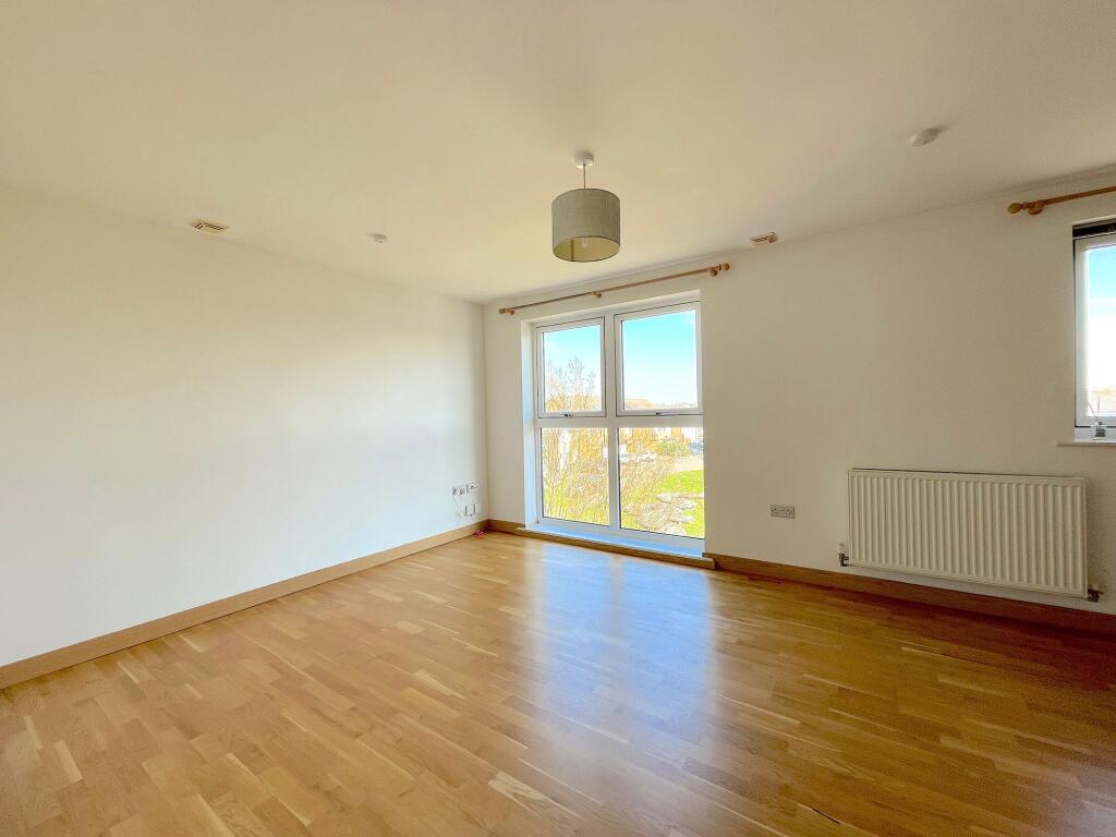 Living Room/Kitchen/Dining Room (6)