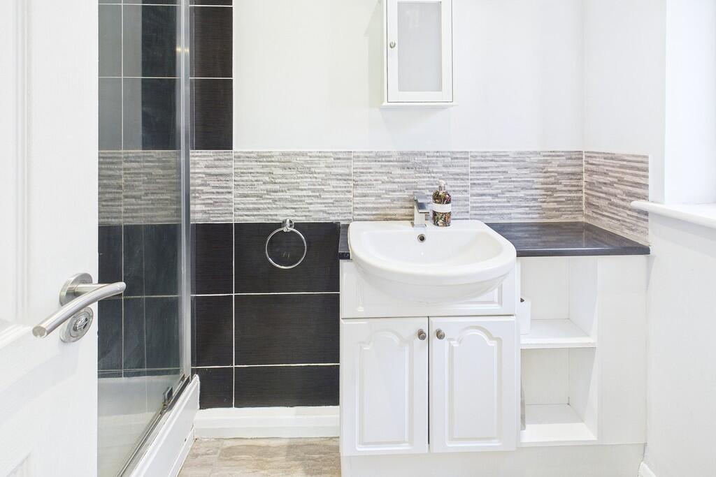 Ensuite Bed 2