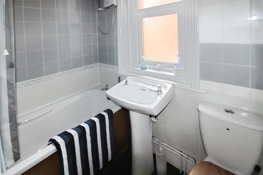 02a5ddaa-Bathroom
