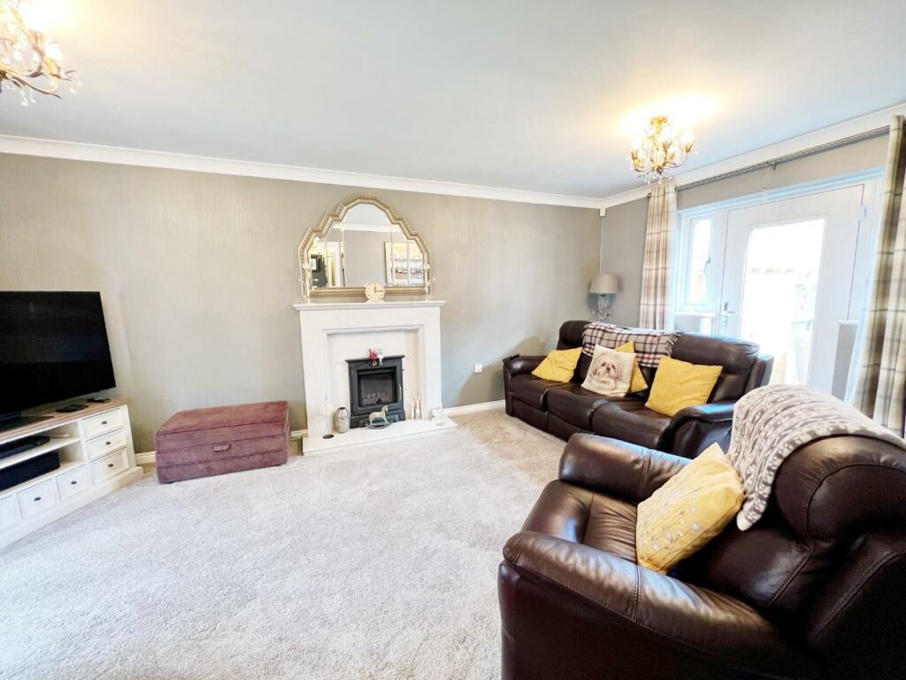 Lounge pic 1.jpg