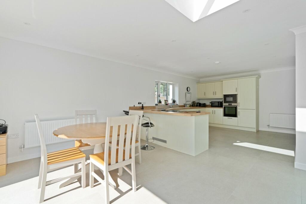 Dining/Kitchen Area