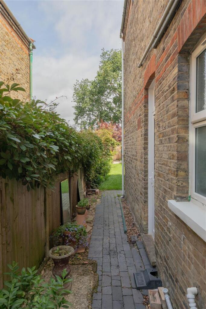 Theydon Street, E17