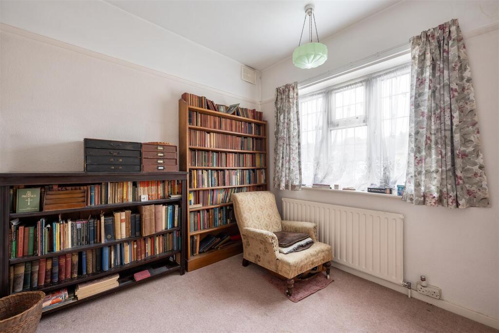 High View Road, E18