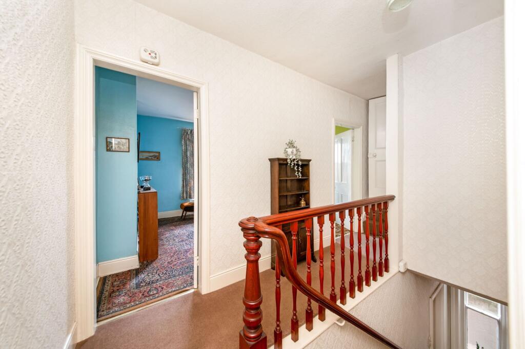 FIRST FLOOR LANDING