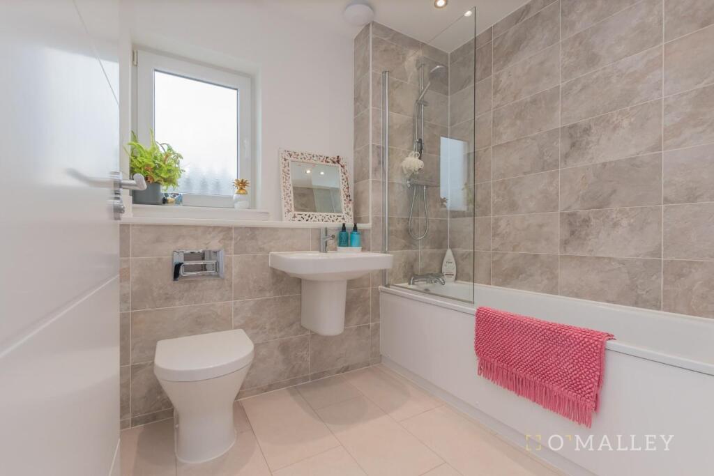29. Bathroom.jpg