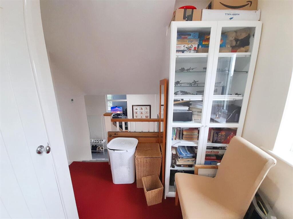 2nd floor landing new.jpg