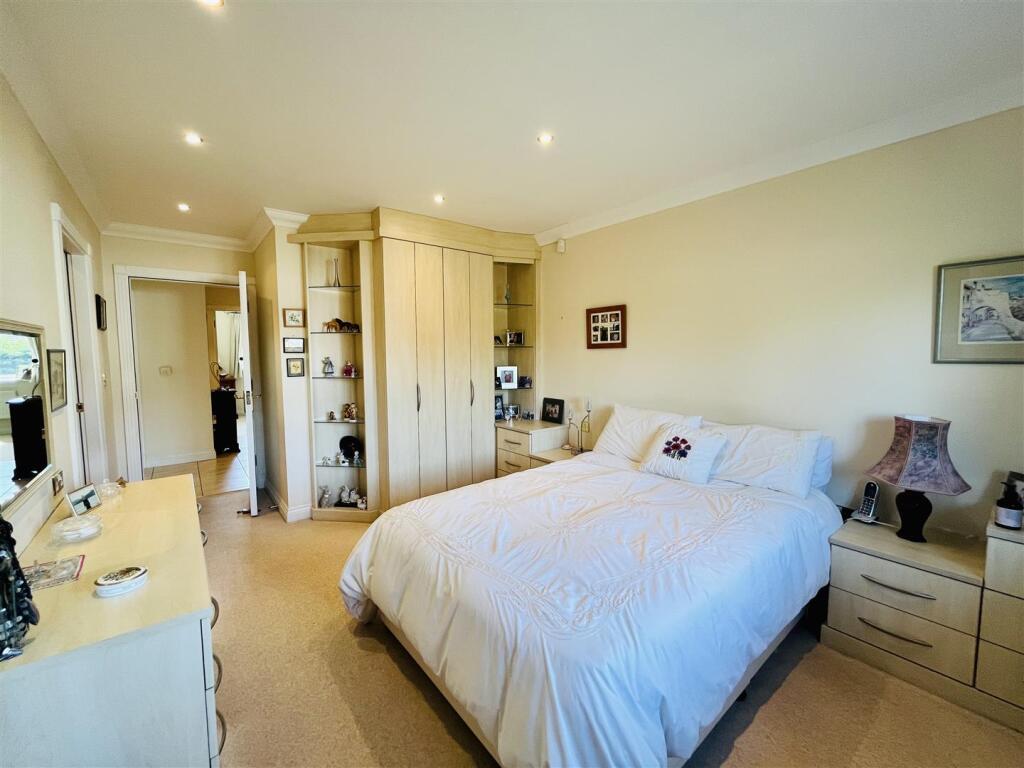 Principal Bedroom 1 Aspect 2