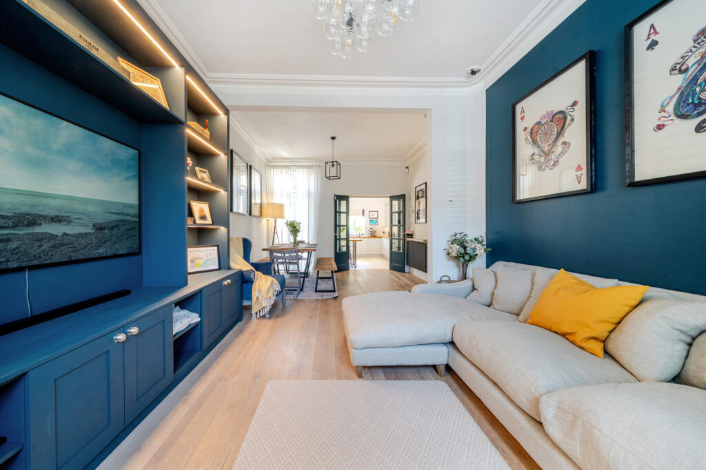 1306368-20-685002...