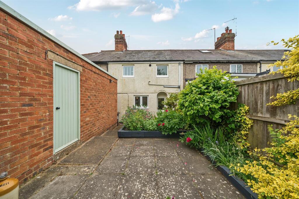 108 Brackley Road, Towcester