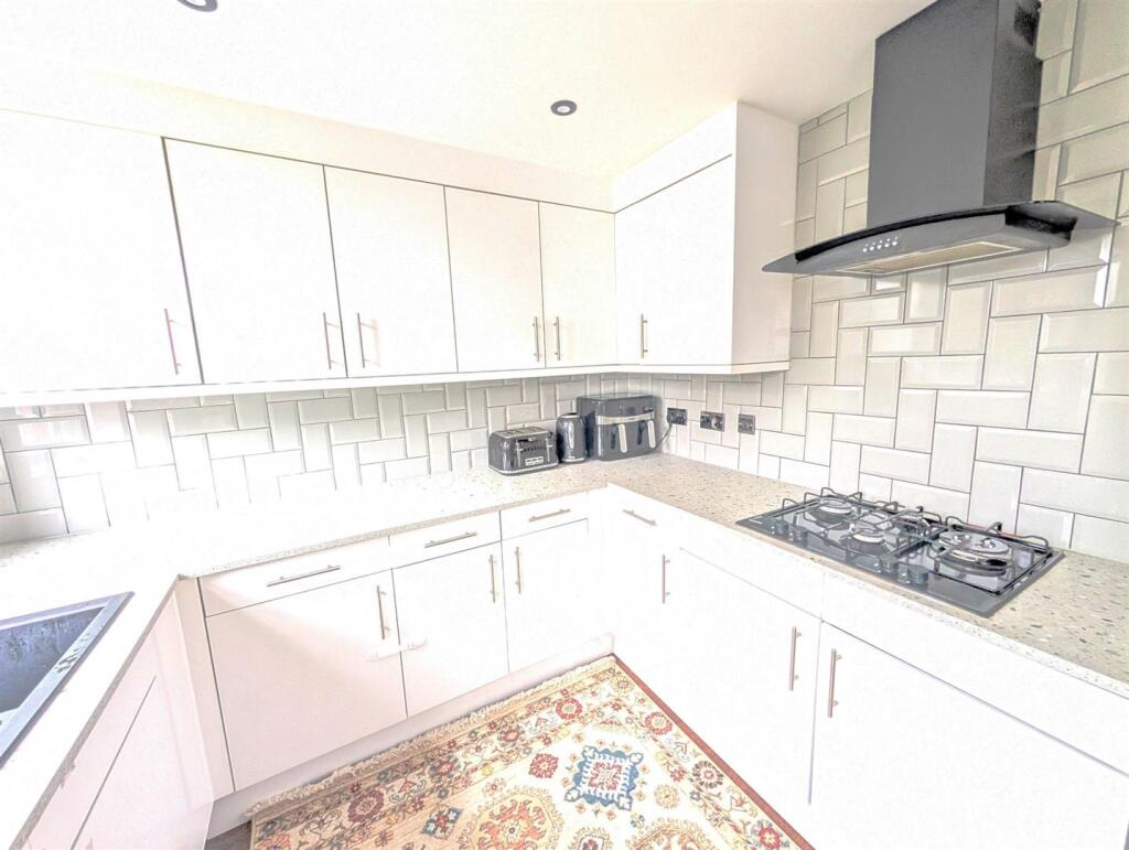Kitchen 2.jpg