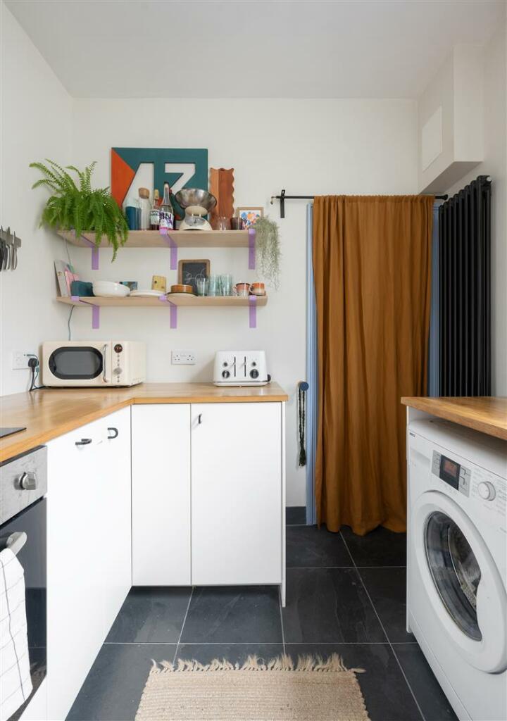 Carnarvon Road, E18