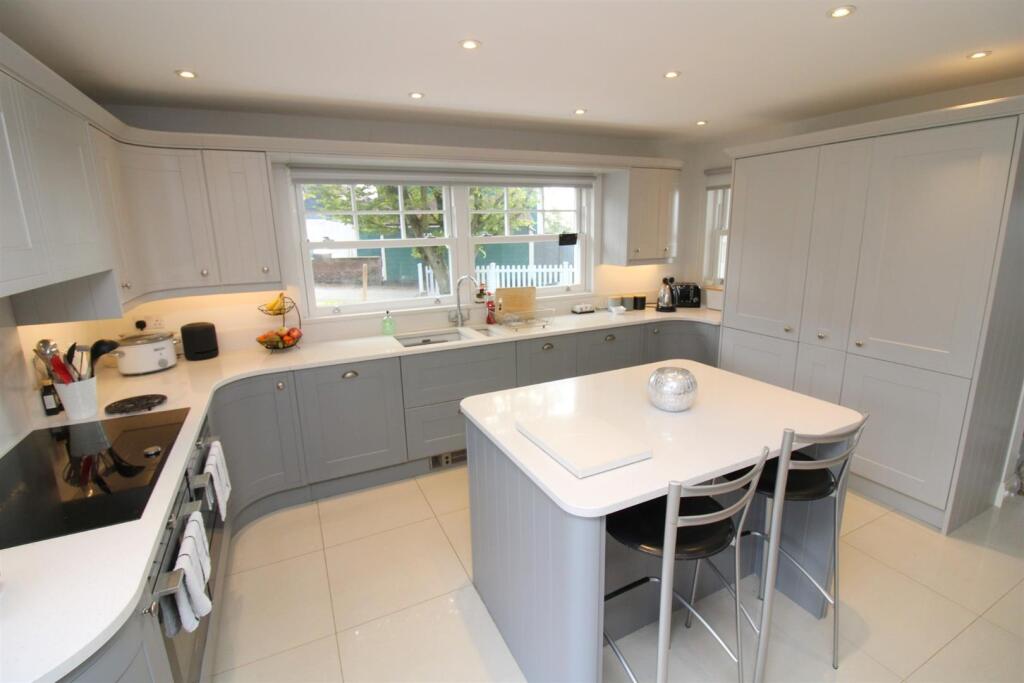 Kitchen.JPG