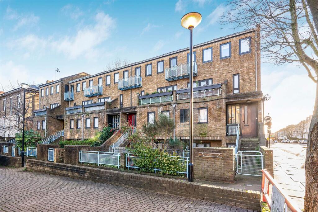 Davies___Davies_21_Searle_Pl__Finsbury_Park__Londo