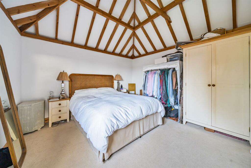 Bedroom 1.jpg