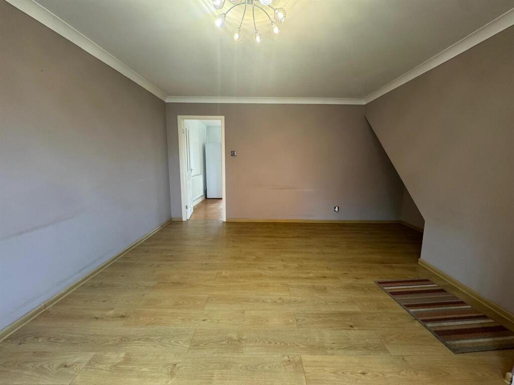 Lounge 4.jpg