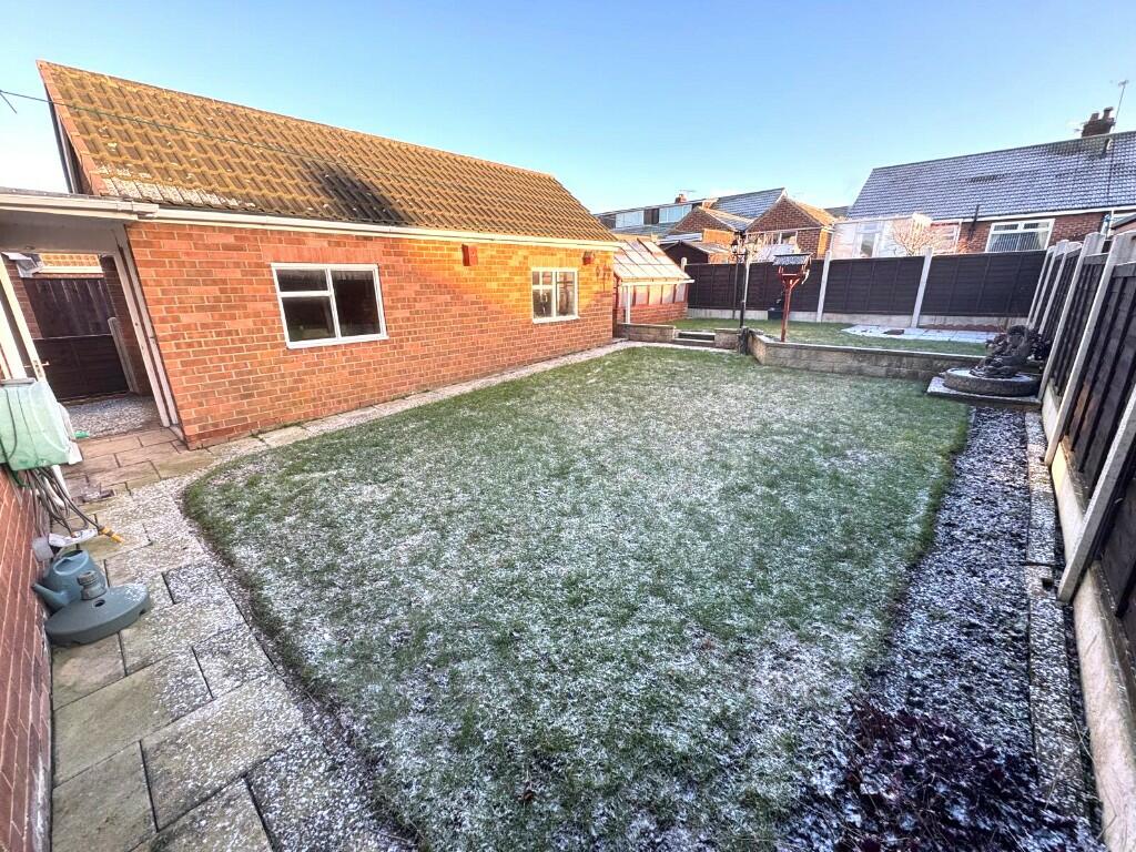 ENCLOSED REAR GARDEN