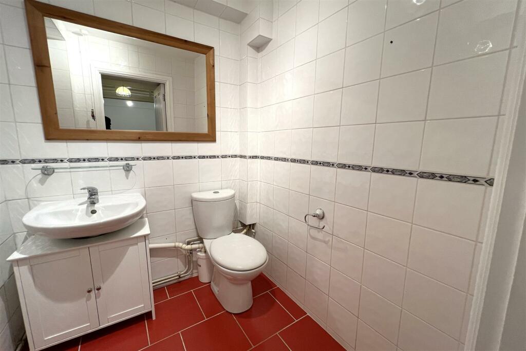 Toilet.JPG
