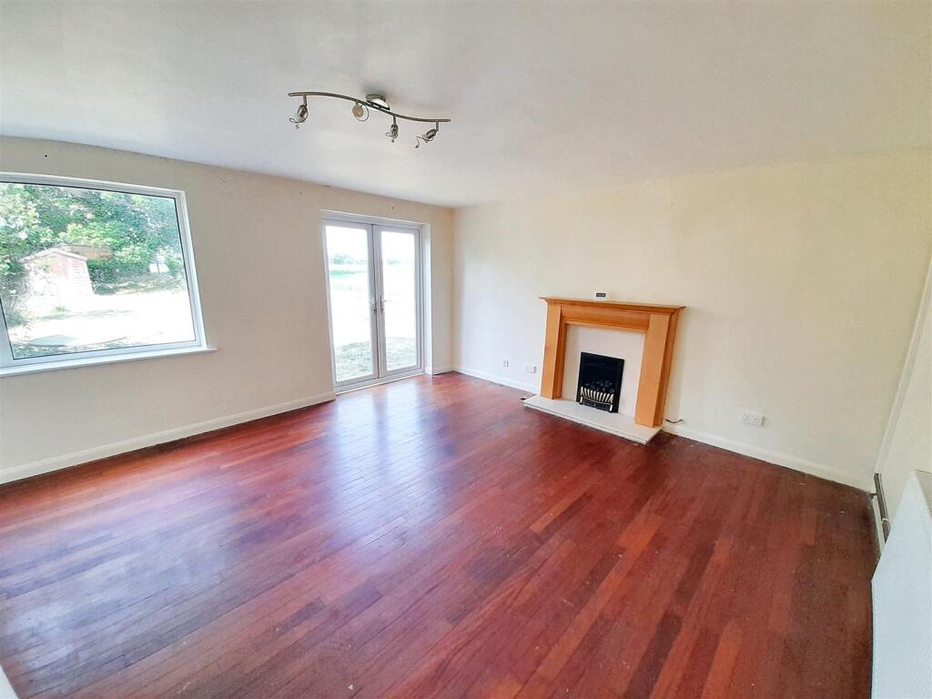 Living dining room 2 new.jpg