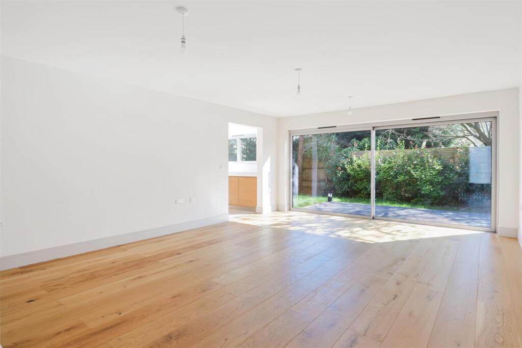 MELVILLE LEE GARDENS, 4 (18).jpg