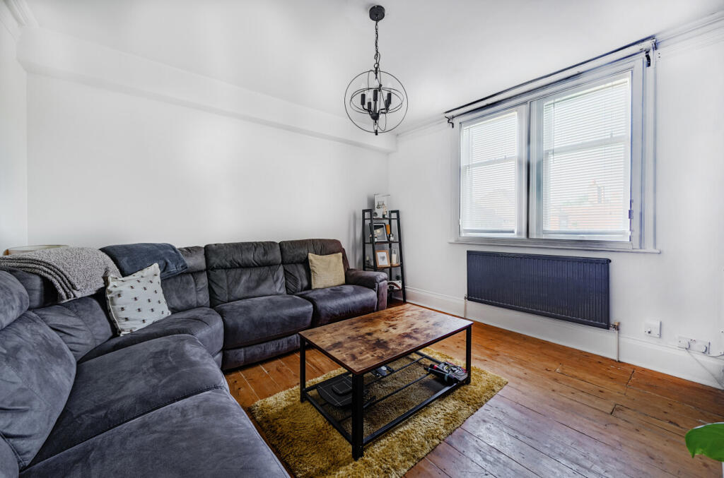 1301755-7-683d580...