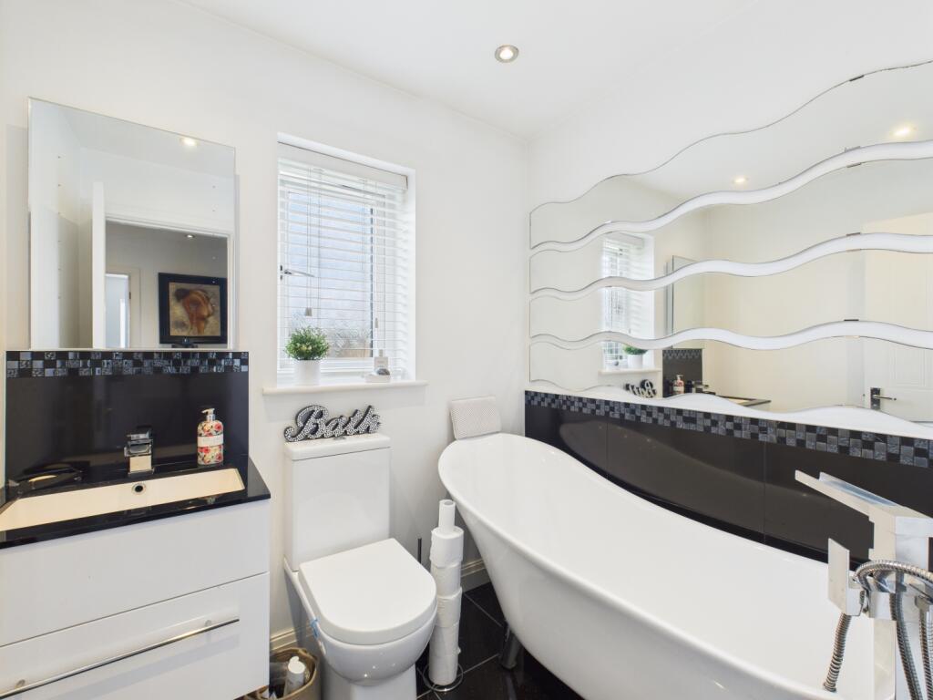 CAM03729G0-PR0056-STILL037