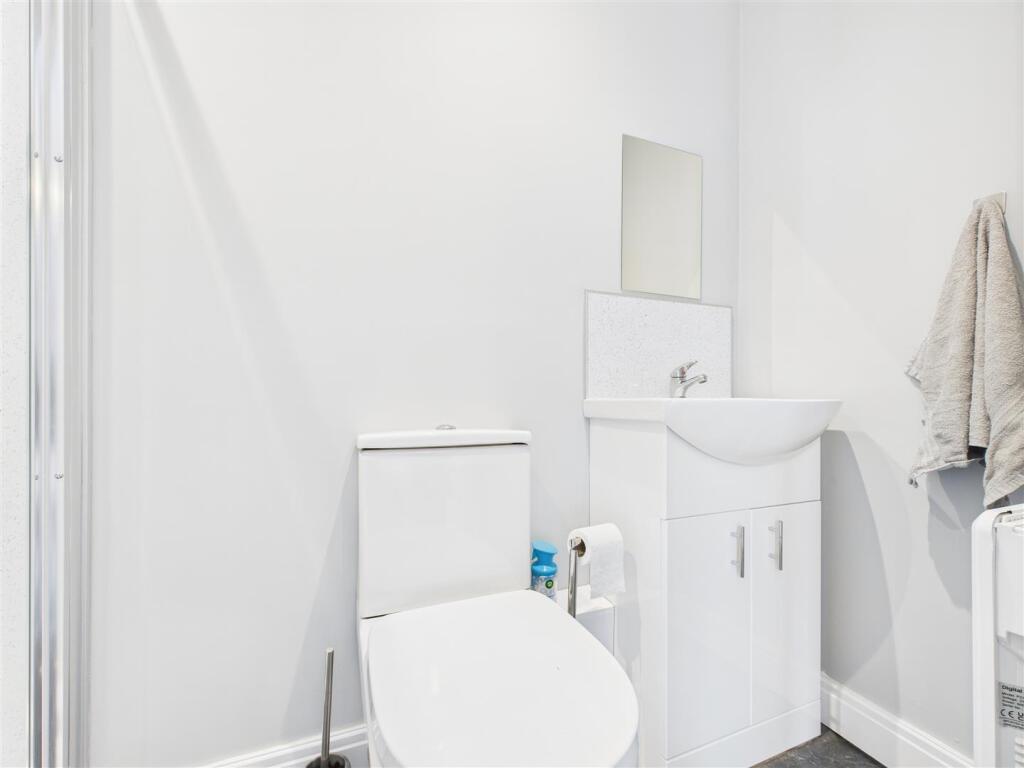 SHOWER ROOM