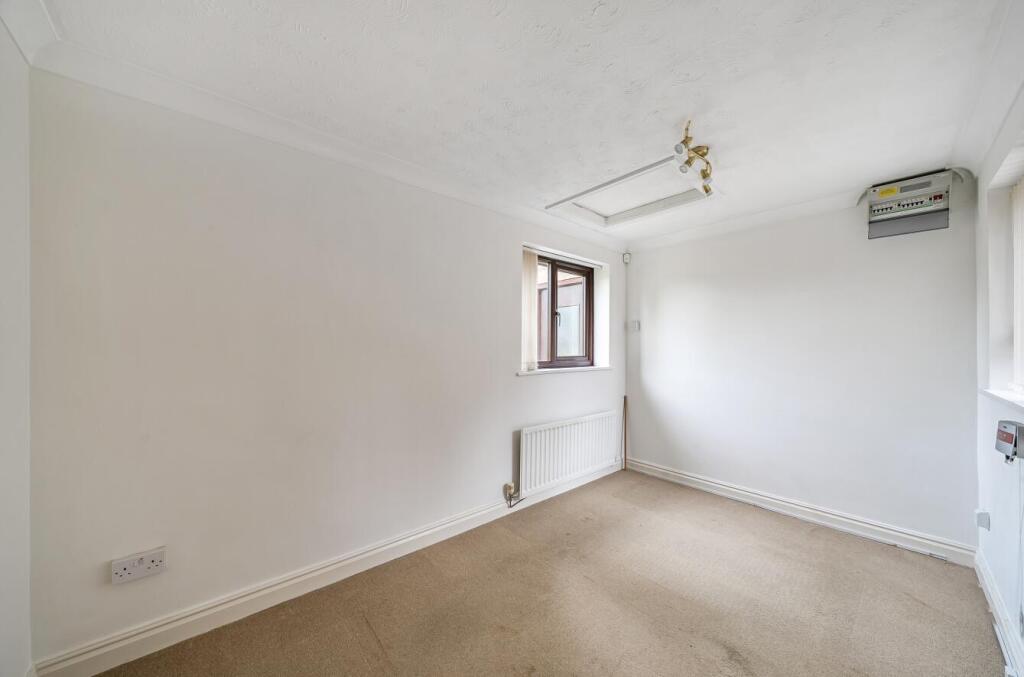 27 Spring Lane, Flore