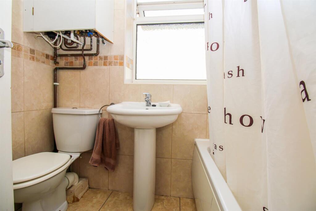 BATHROOM/W.C.
