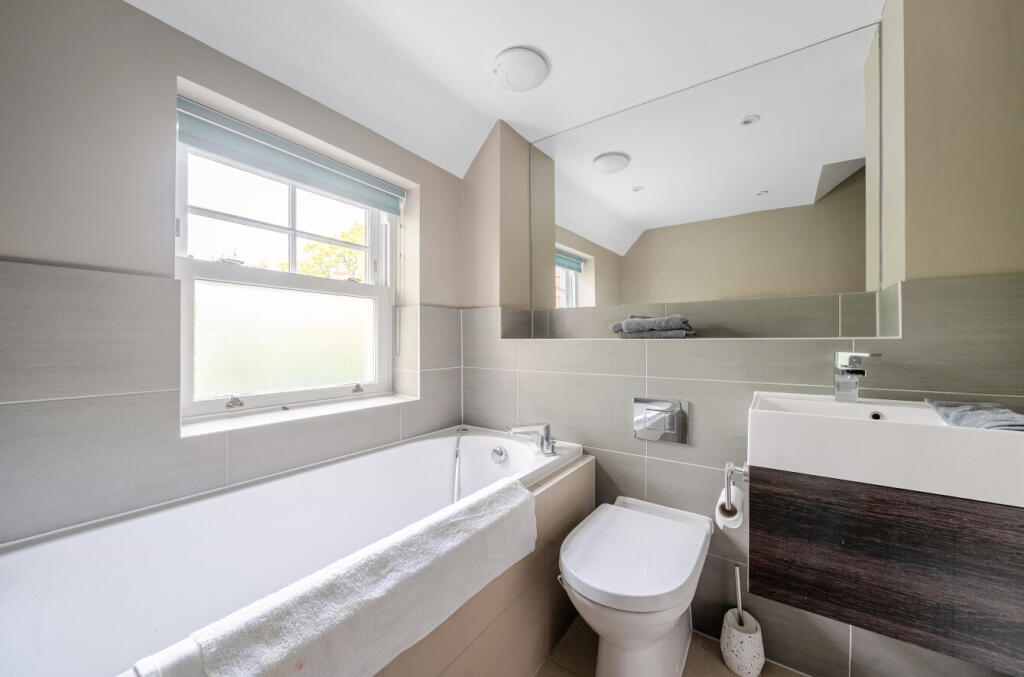 1348924-15-68c2bd...