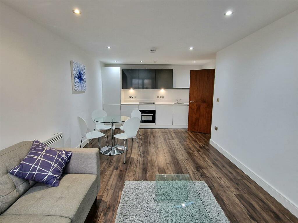 Lounge/Kitchen.jpg
