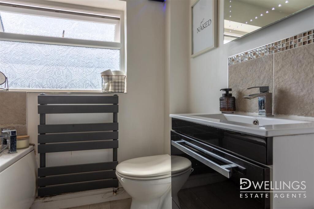 DWELEST- 8 Cheviot Close, Swadlincote, DE11 9EE-00