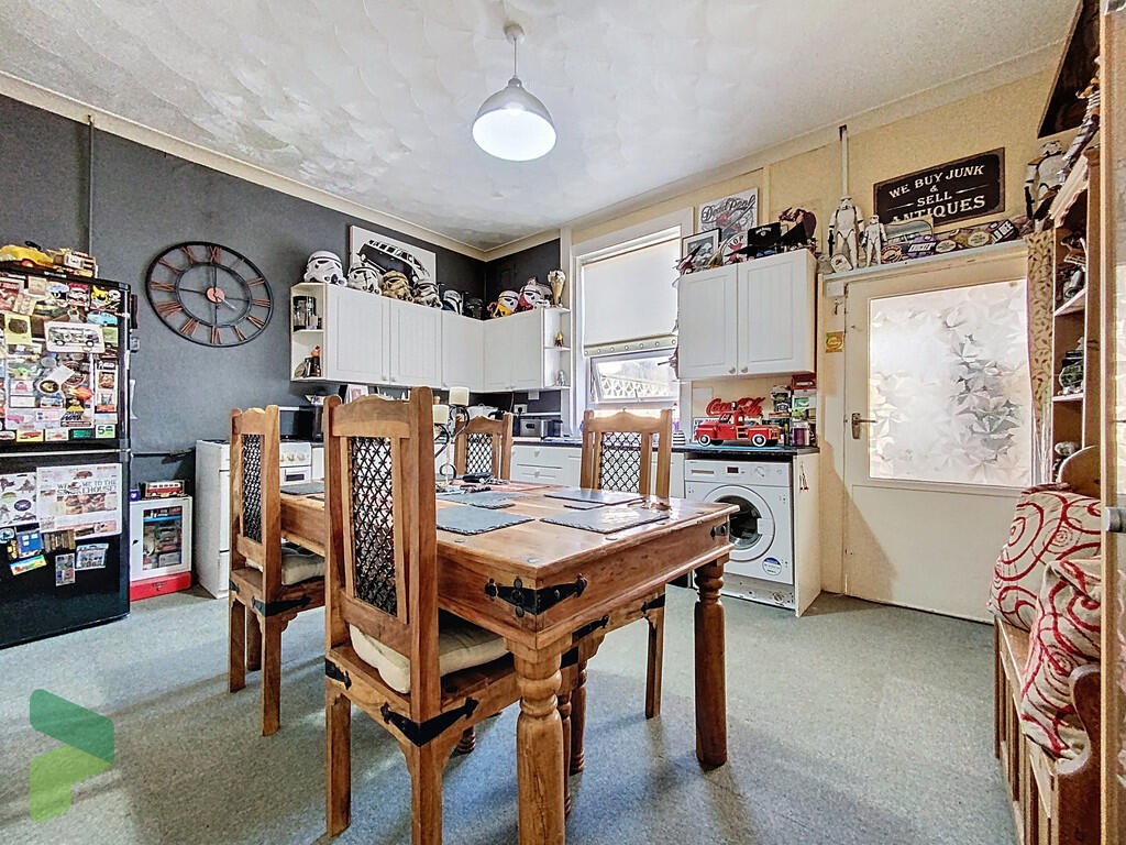 Fitted Dining Kit...