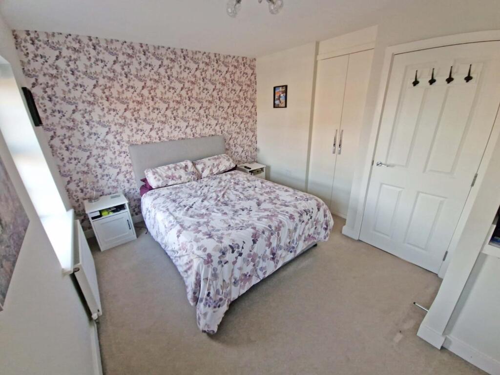 bedroom1.jpg